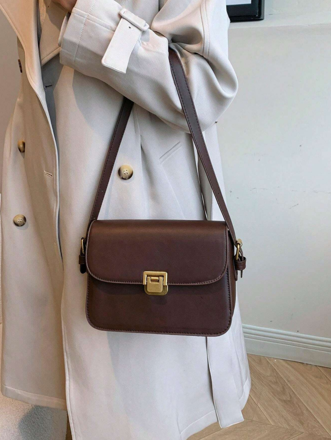 Bolsa Rebeca com textura em couro, compacta, elegante e versátil. Ideal para o dia a dia, com ótimo espaço interno para itens essenciais.