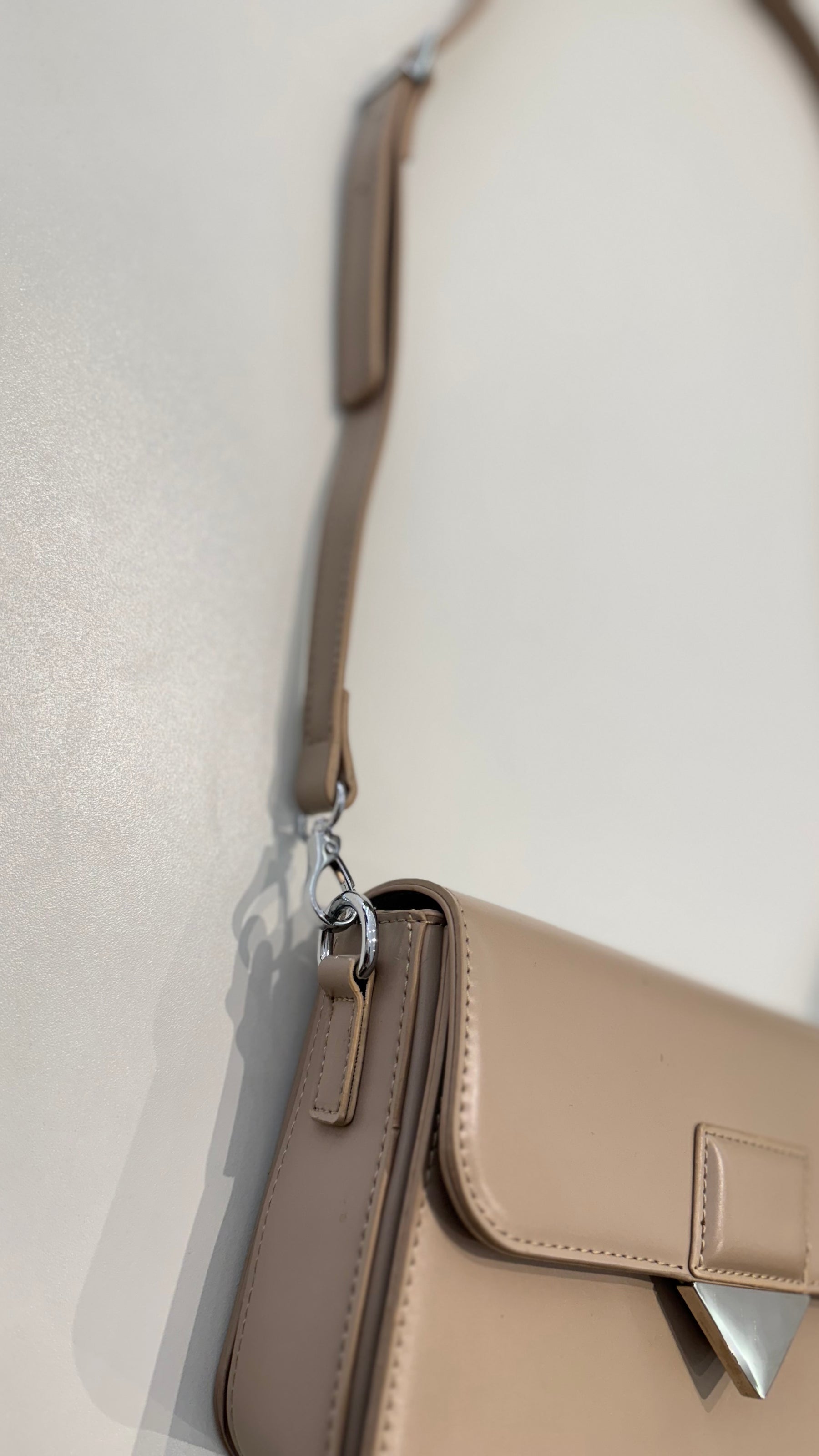 A Bolsa Luma é a união perfeita entre elegância e funcionalidade. Compacta e refinada.