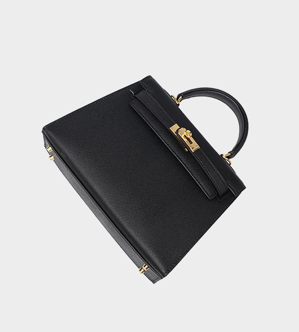 Bolsa Helena em couro legítimo, pequena, elegante e durável. Design clássico inspirado em Grace Kelly, perfeita para quem busca sofisticação atemporal.