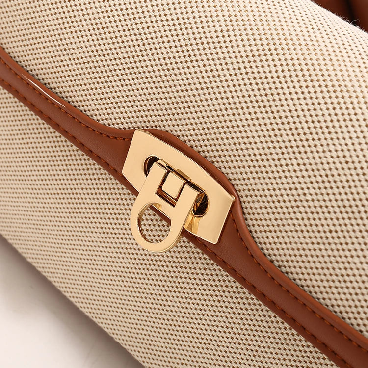 A Bolsa Isabele tem estilo baguete, elegante e funcional. Compacta por fora e espaçosa por dentro, é ideal para o verão e combina com looks casuais ou sofisticados.