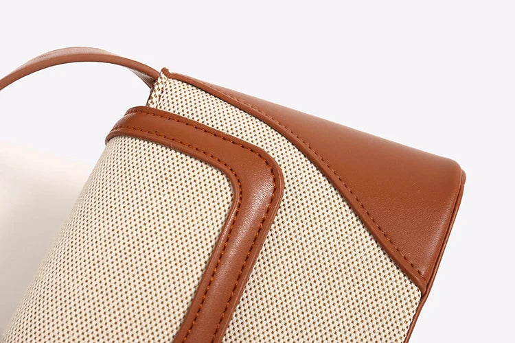 A Bolsa Isabele tem estilo baguete, elegante e funcional. Compacta por fora e espaçosa por dentro, é ideal para o verão e combina com looks casuais ou sofisticados.