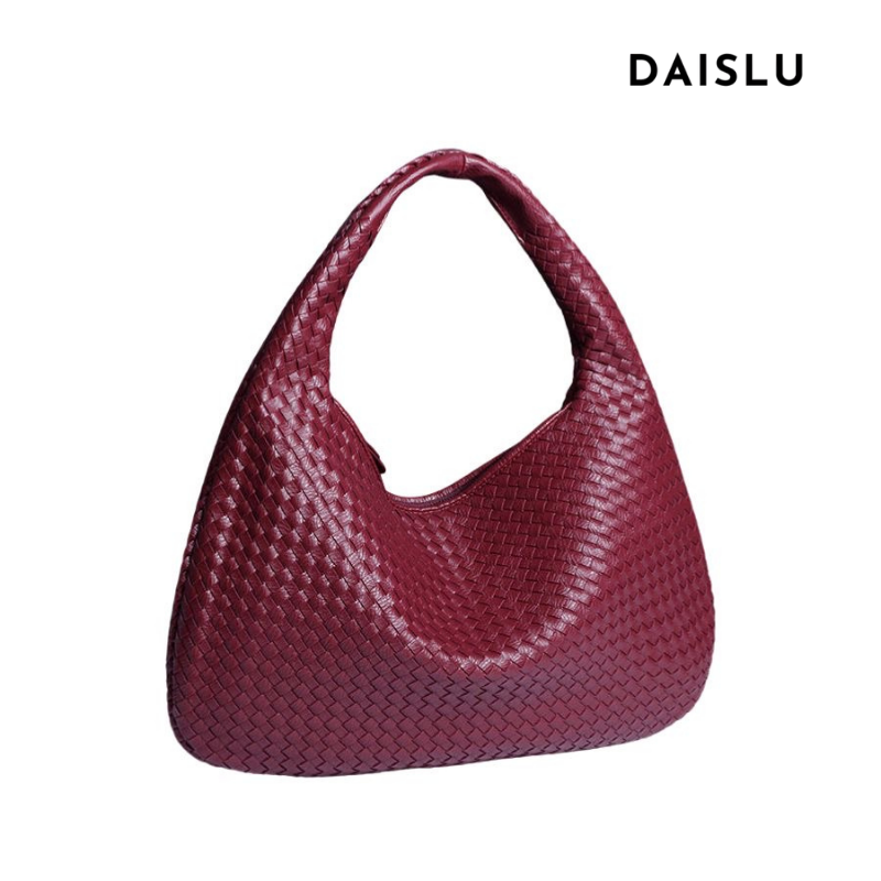 Bolsa Vivian maxi em material sintético premium, espaçosa e elegante. Detalhe trançado artesanal, divisórias internas e fecho em zíper com banho ônix.