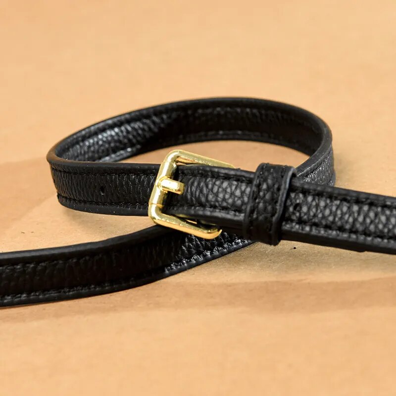 Bolsa Cecília em couro legítimo, com design box estruturado e textura matelassê. Sofisticada, durável e elegante, perfeita para looks atemporais.