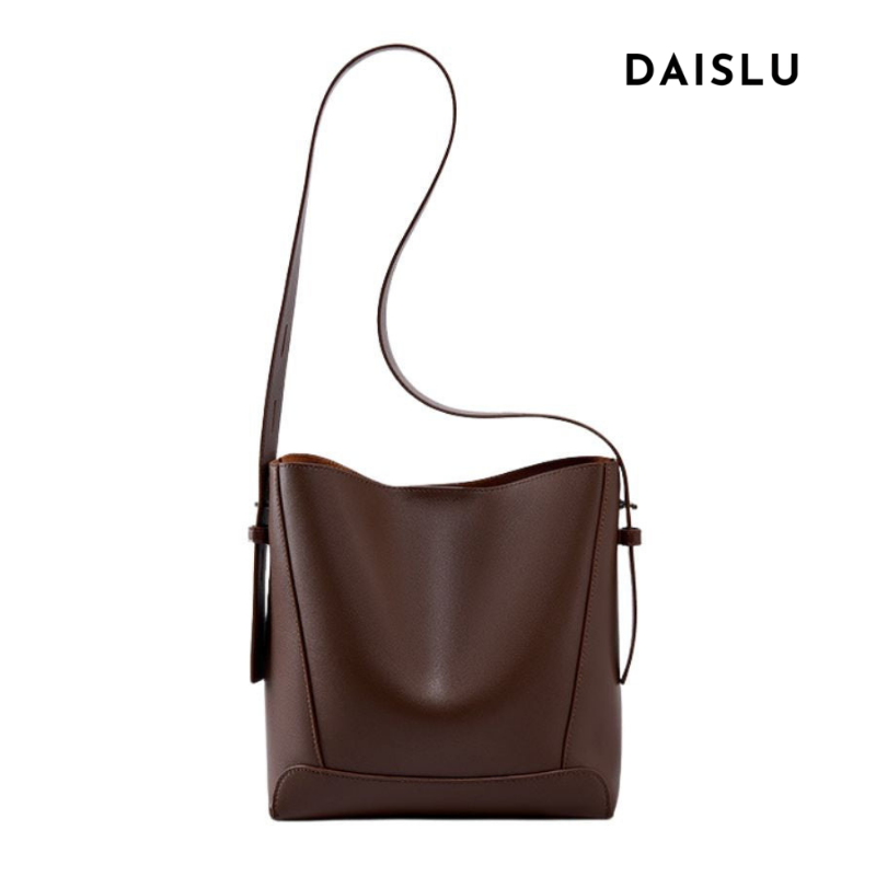 Bolsa Antonela estilo bucket em couro legítimo, elegante e atemporal. Funcional, com ferragens prata e design sofisticado para o dia a dia ou eventos.