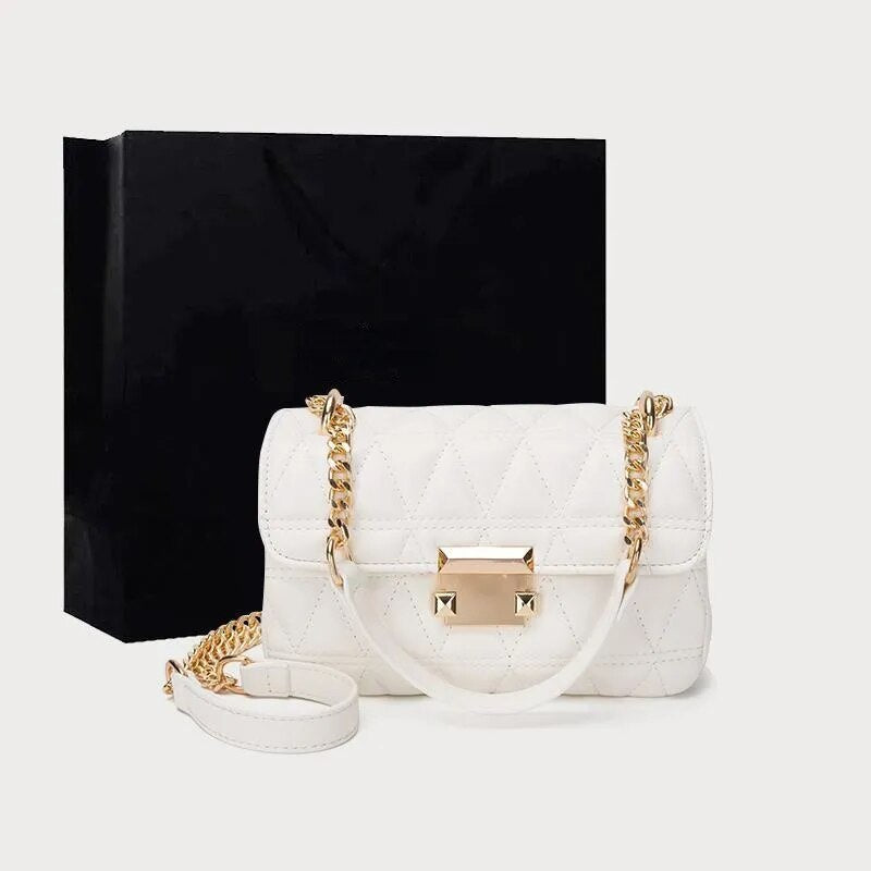 Bolsa Júlia com design estruturado e matelassê. Sofisticada e prática, feita em material sintético durável, ideal para o dia a dia ou ocasiões especiais.