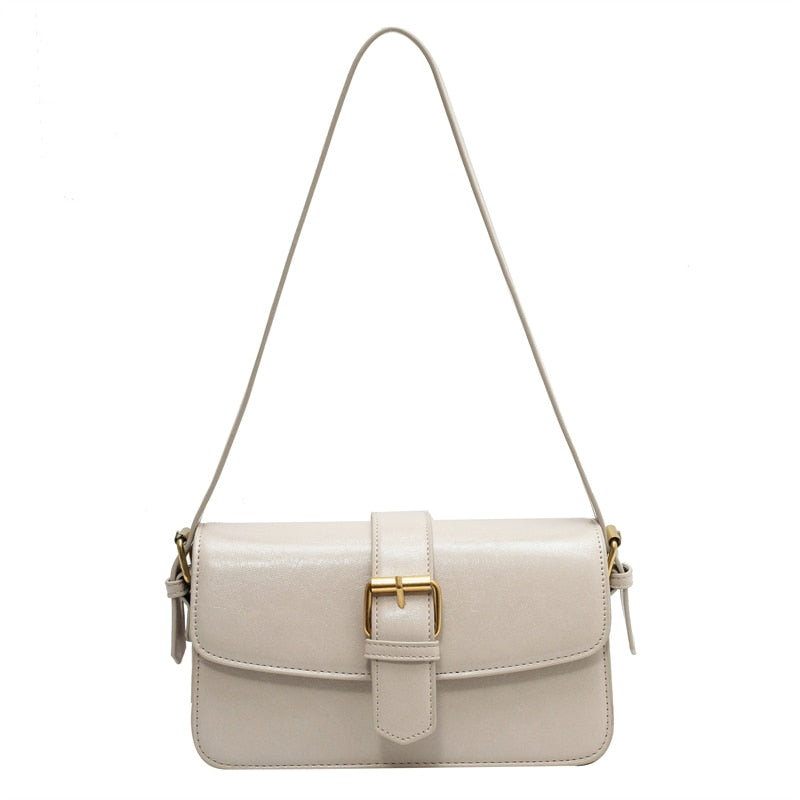 Bolsa Mary estilo baguete, feita em material sintético premium. Compacta, elegante e prática, com zíper, fivela decorativa e espaço para itens essenciais.