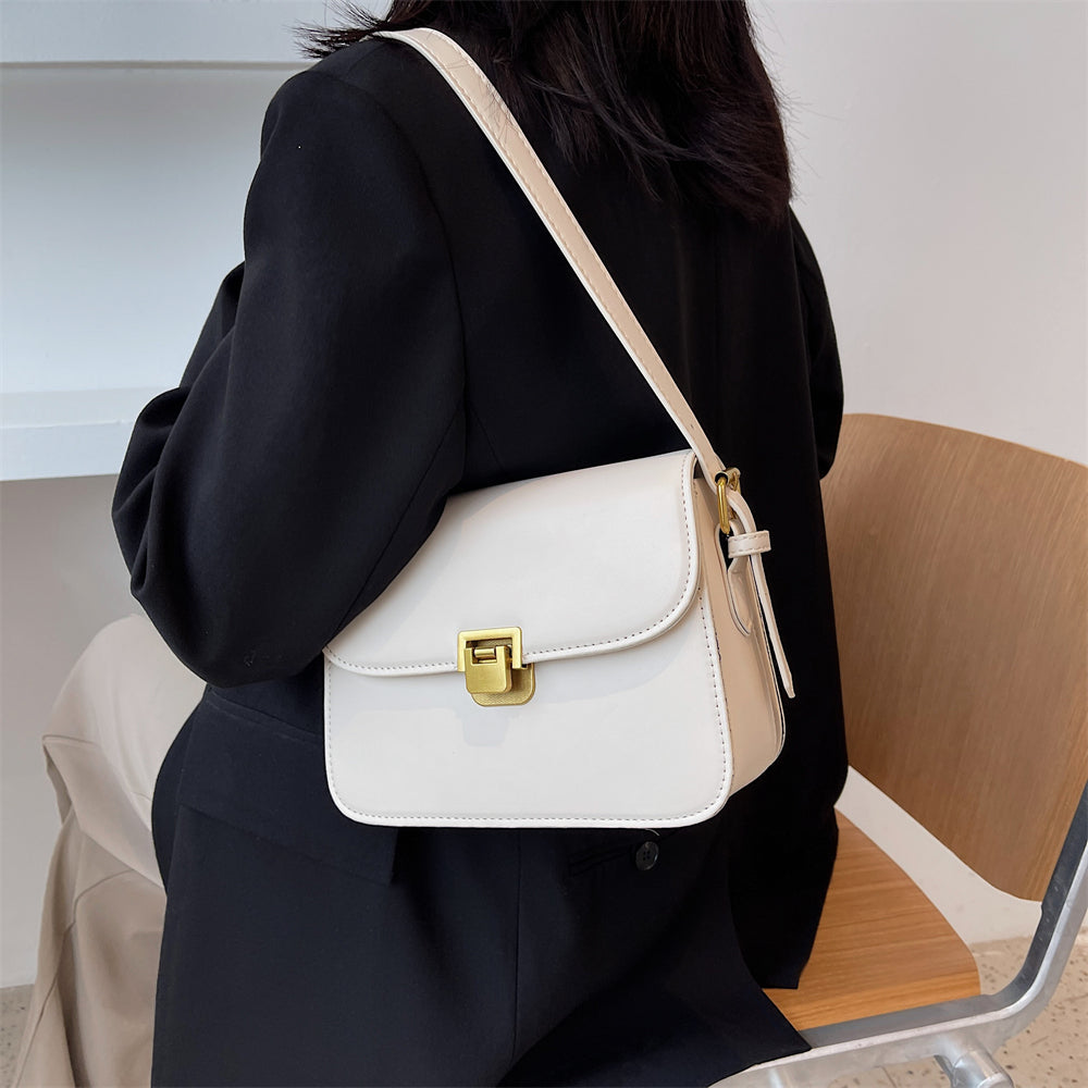 Bolsa Rebeca com textura em couro, compacta, elegante e versátil. Ideal para o dia a dia, com ótimo espaço interno para itens essenciais.