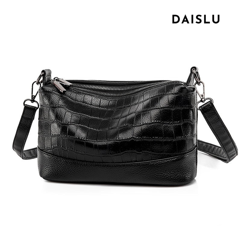 Bolsa Alicia em couro legítimo, compacta e funcional. Design minimalista, alça regulável e espaço ideal para itens essenciais com praticidade e estilo.