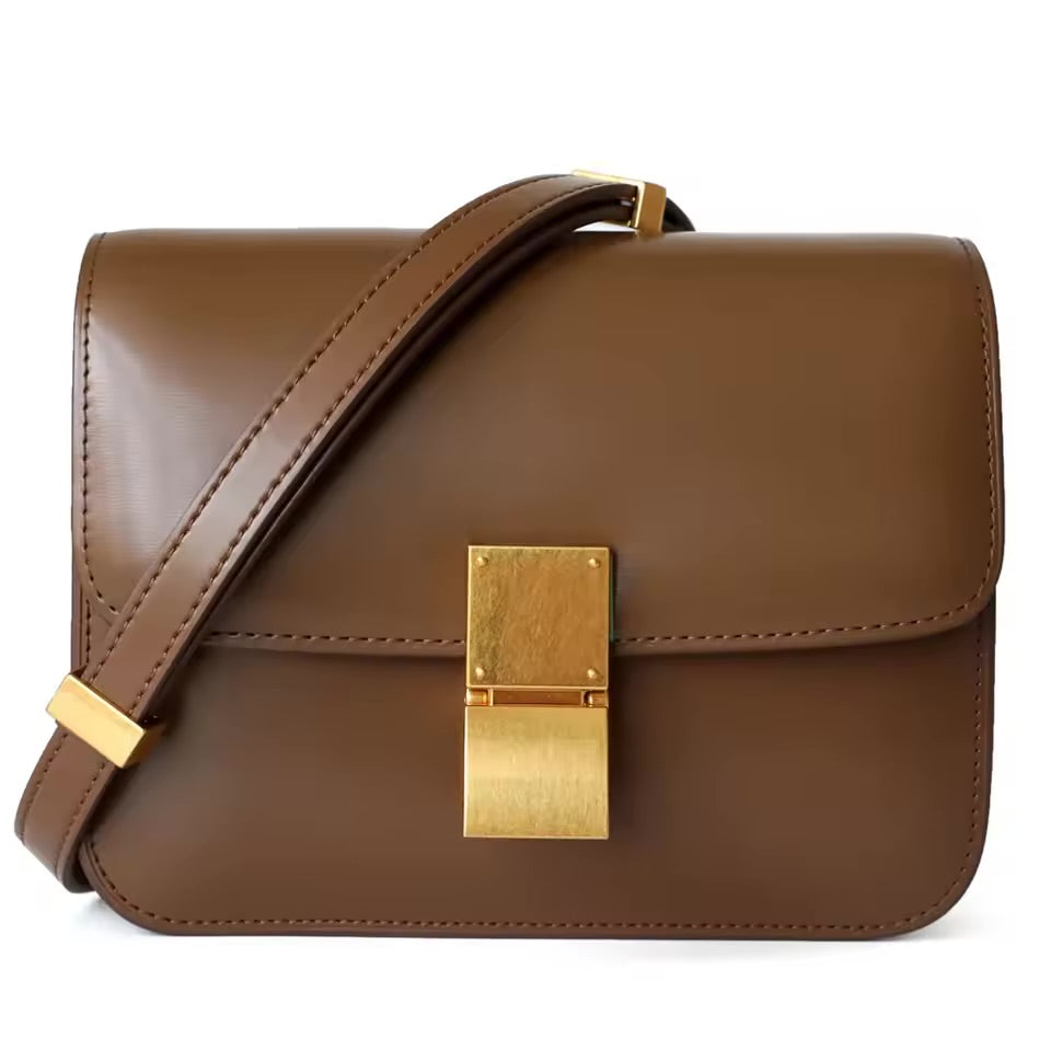 Bolsa Cristine compacta, elegante e funcional. Com divisórias, zíper e ferragens douradas, é ideal para o dia a dia ou ocasiões especiais.