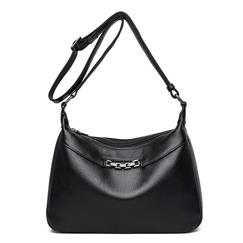 Bolsa Daiane em couro legítimo, leve e elegante. Design minimalista com alça ajustável, bolso externo e interior espaçoso para praticidade no dia a dia.