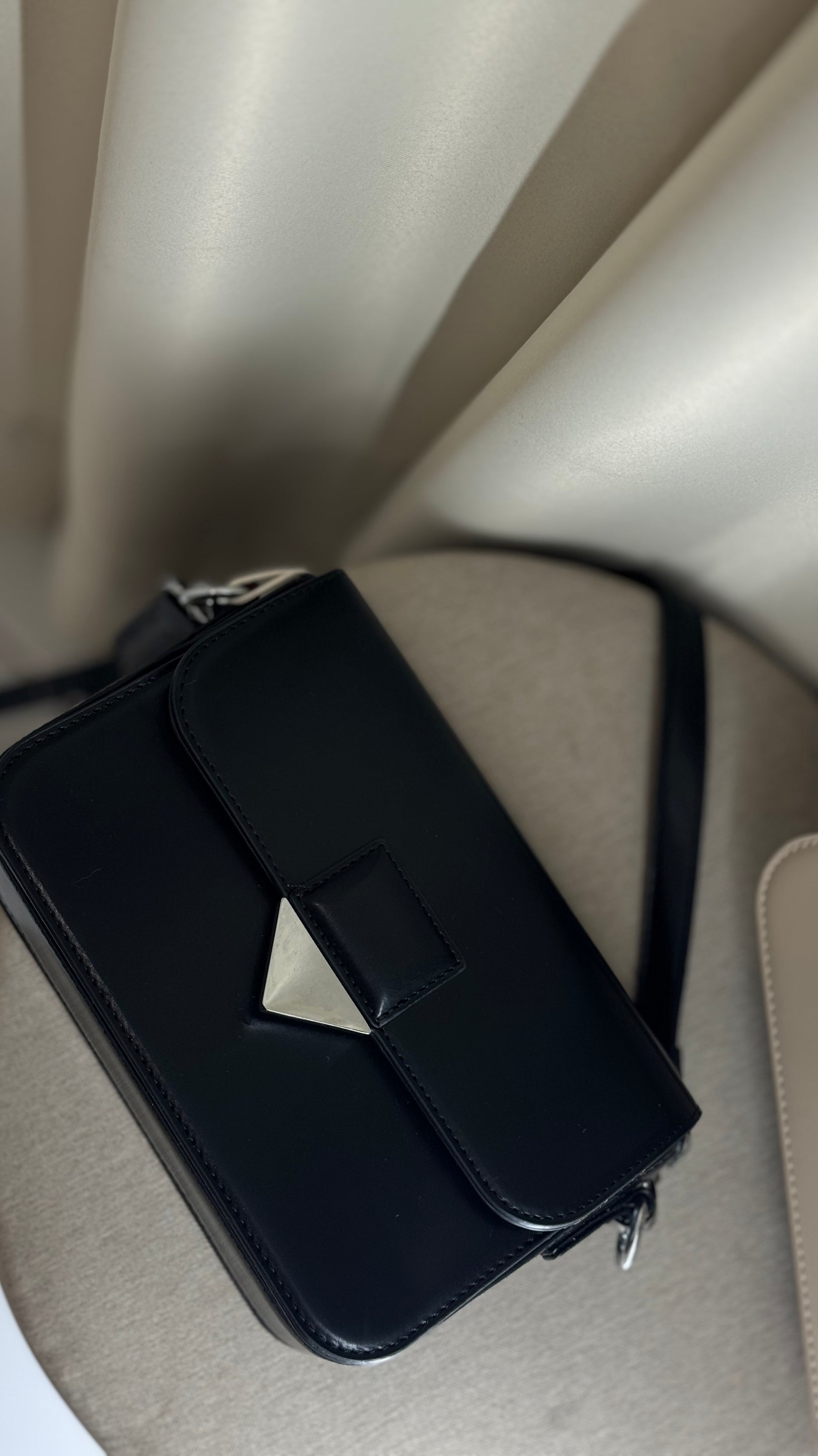 A Bolsa Luma é a união perfeita entre elegância e funcionalidade. Compacta e refinada.