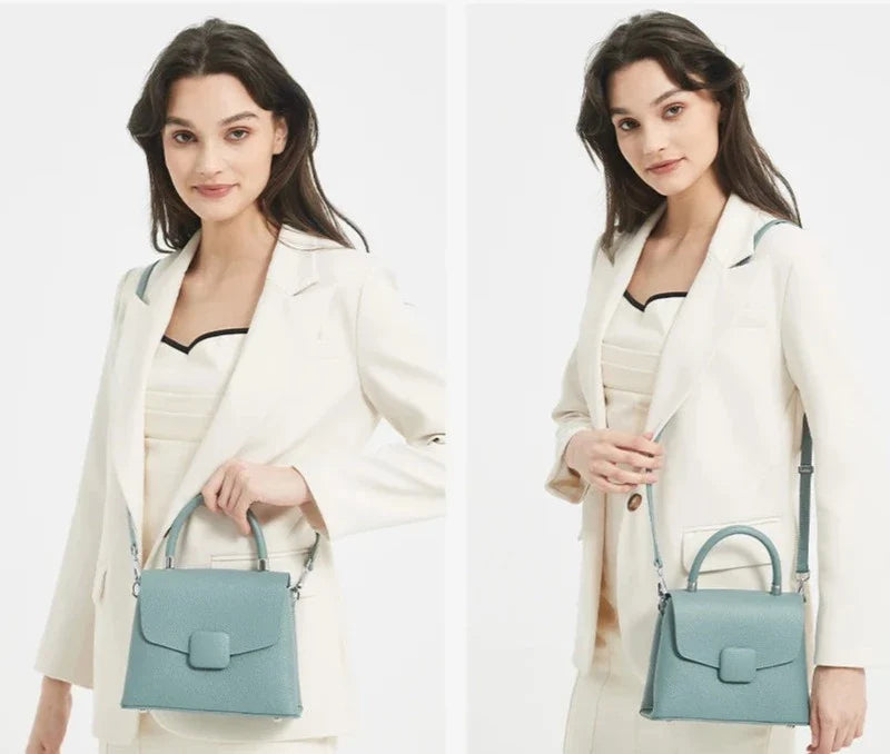 Bolsa Valentina em couro legítimo, estilo carteiro. Compacta, elegante e durável, com design minimalista ideal para looks casuais ou sofisticados.