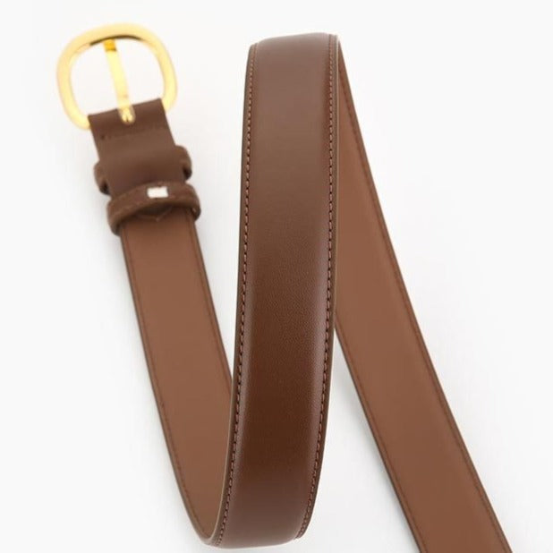 Se você está procurando um acessório elegante e durável, o nosso Cinto Duda é a escolha perfeita! Feito com couro de alta qualidade, ele traz sofisticação e versatilidade para qualquer look.
Com acabamento liso e uma fivela de metal resistente, este cinto é ideal para diversas ocasiões, seja para um visual casual ou para um traje mais formal. O Cinto Duda é o complemento perfeito para o seu guarda-roupa.