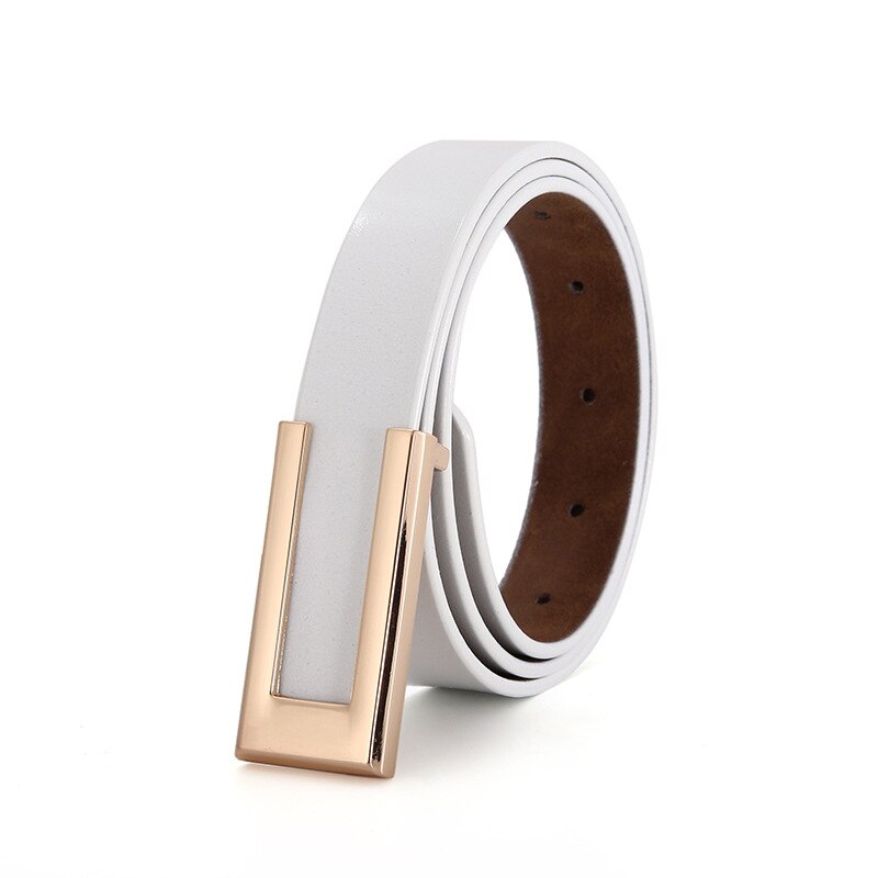 Cinto Jéssica em couro legítimo com fivela dourada. Elegante, durável e versátil, é ideal para looks casuais ou formais com toque sofisticado.