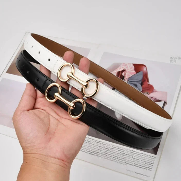 Cinto Júlia em couro legítimo com alto relevo e costura refinada. Elegante e versátil, 2,3 cm de largura, ideal para looks casuais ou formais com charme.