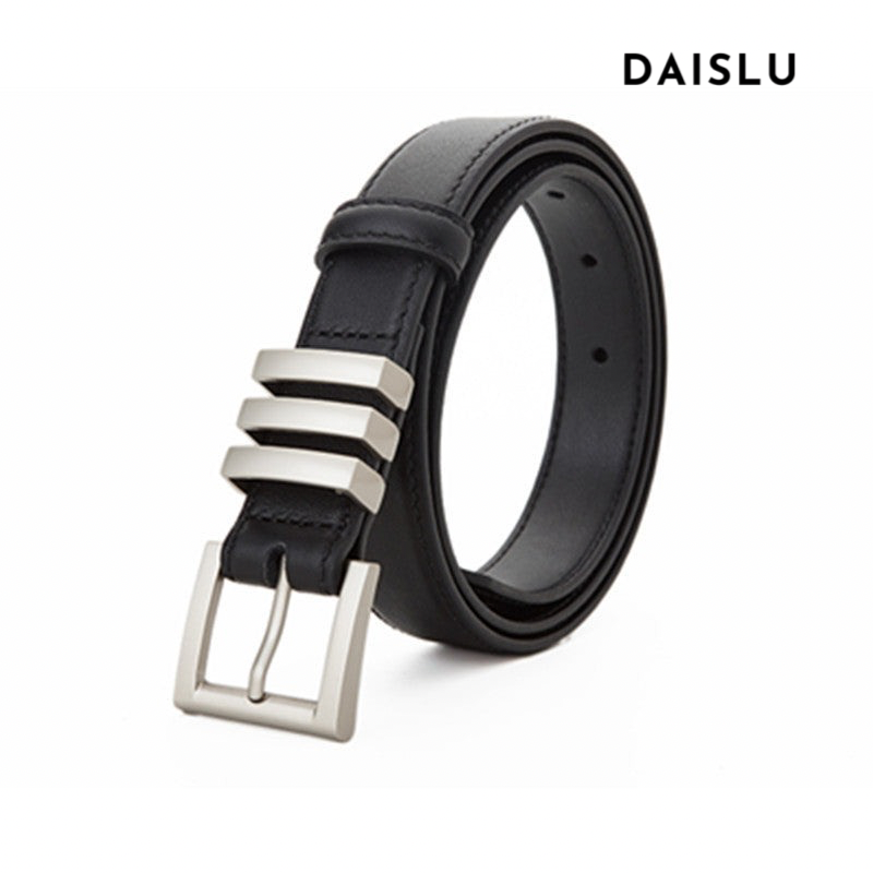 Cinto Rafa em couro legítimo com fivela prateada em zamac. Sofisticado, versátil e durável, ideal para compor looks casuais ou formais com elegância.