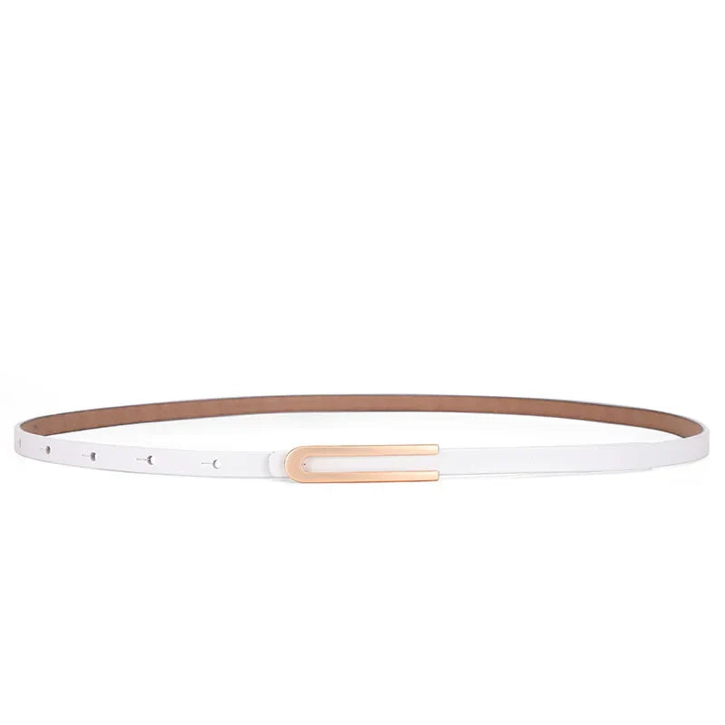 Cinto Isabele em couro legítimo, 1 cm de largura. Design minimalista e elegante, ideal para marcar a cintura com sofisticação e toque moderno no visual.