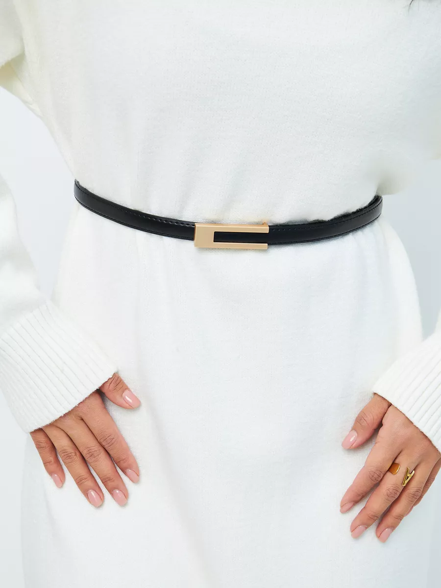 Cinto Raquel em couro legítimo, 1,5 cm de largura e 105 cm de comprimento. Minimalista e sofisticado, com fecho moderno e toque de elegância discreta.