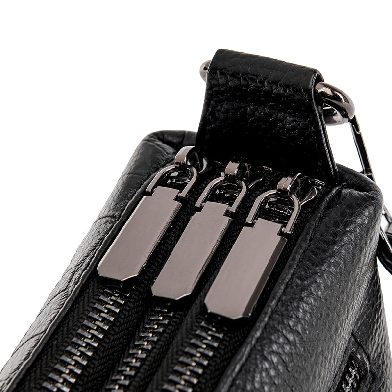 Bolsa Alicia em couro legítimo, compacta e funcional. Design minimalista, alça regulável e espaço ideal para itens essenciais com praticidade e estilo.