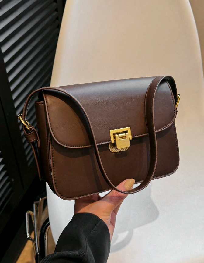 Bolsa Rebeca com textura em couro, compacta, elegante e versátil. Ideal para o dia a dia, com ótimo espaço interno para itens essenciais.