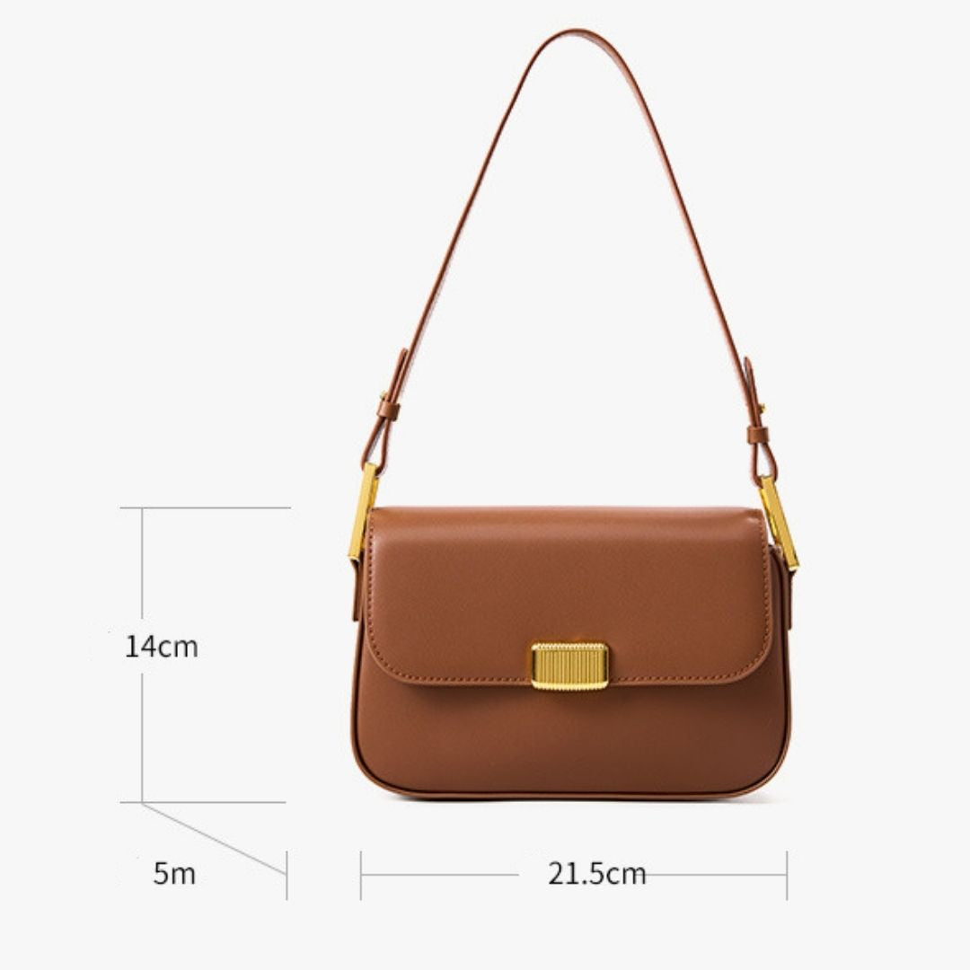 Bolsa Jack em couro legítimo, compacta e moderna. Modelo box bag com botão de encaixe e bolsos internos, une praticidade, estilo e organização no dia a dia.