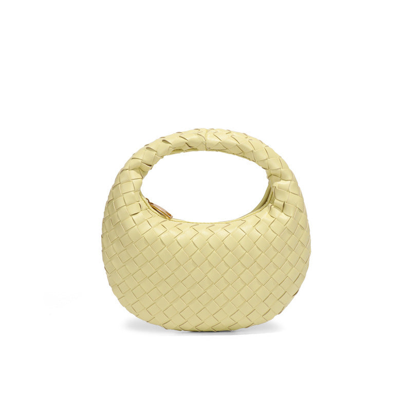 Bolsa Samile estilo baguete com trama trançada à mão. Elegante, moderna e exclusiva, é perfeita para mulheres que valorizam estilo e acabamento impecável.