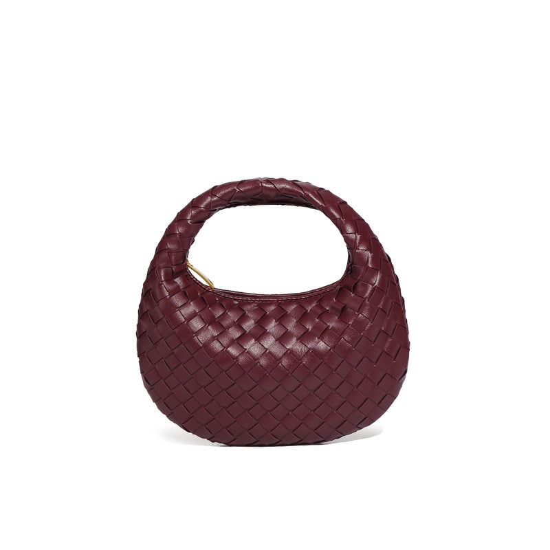Bolsa Samile estilo baguete com trama trançada à mão. Elegante, moderna e exclusiva, é perfeita para mulheres que valorizam estilo e acabamento impecável.