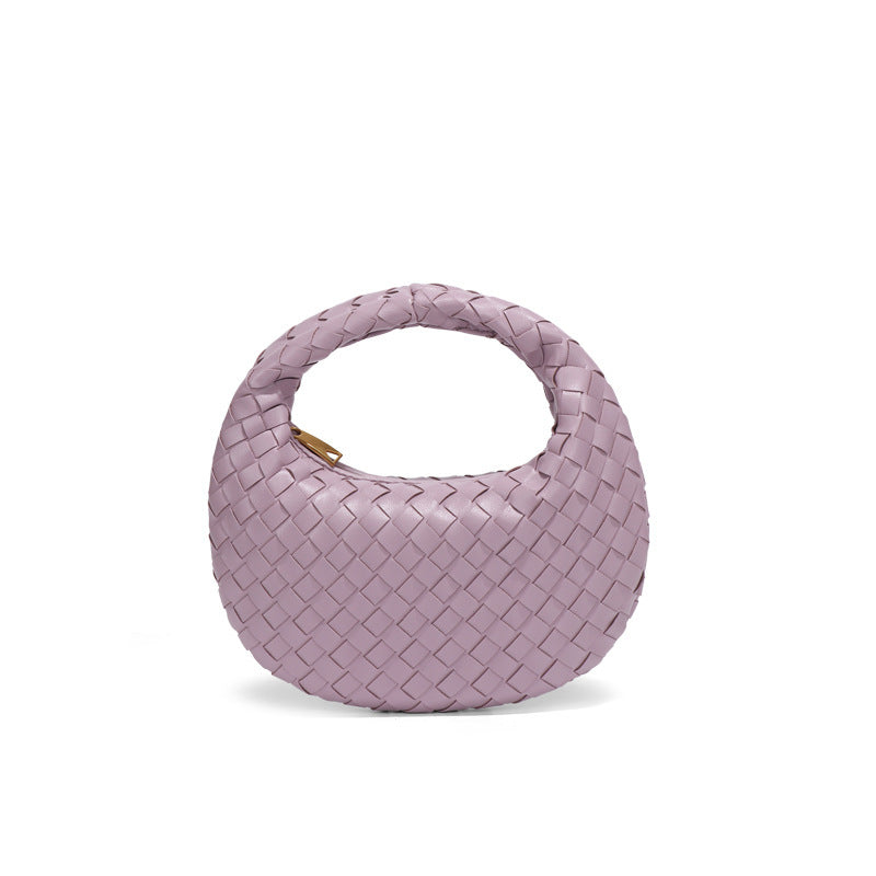 Bolsa Samile estilo baguete com trama trançada à mão. Elegante, moderna e exclusiva, é perfeita para mulheres que valorizam estilo e acabamento impecável.