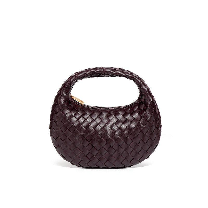 Bolsa Samile estilo baguete com trama trançada à mão. Elegante, moderna e exclusiva, é perfeita para mulheres que valorizam estilo e acabamento impecável.