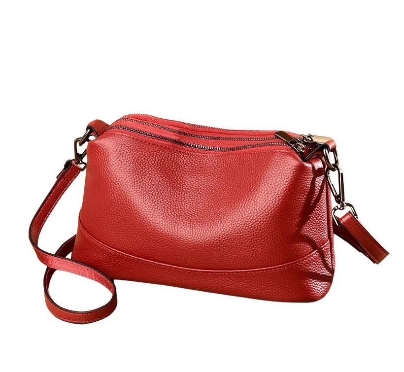 Bolsa Pietra em couro legítimo, compacta, elegante e resistente. Alça ajustável, zíper seguro e ótimo espaço interno para o dia a dia com estilo.