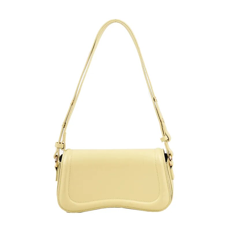 Bolsa Emily estilo baguete com design ondulado. Compacta, elegante e versátil, em material sintético com botão magnético e espaço ideal para o dia a dia.