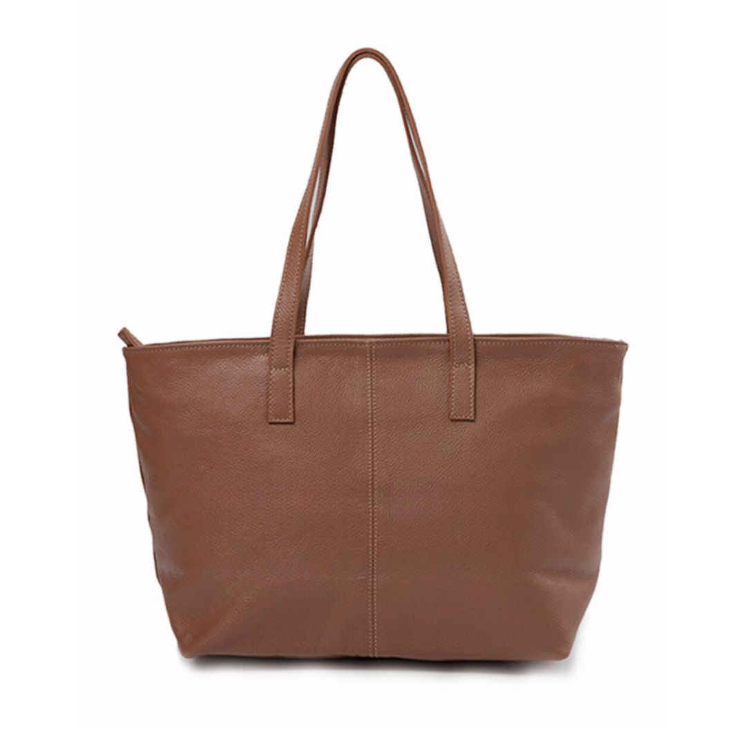 A Bolsa em Couro Duda é a perfeita combinação de sofisticação e praticidade, projetada para mulheres modernas que buscam funcionalidade sem abrir mão do estilo.