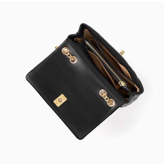 Bolsa Zoe em couro legítimo, média e elegante, com design matelassê. Versátil, espaçosa e segura, ideal para o dia a dia, viagens ou eventos especiais.