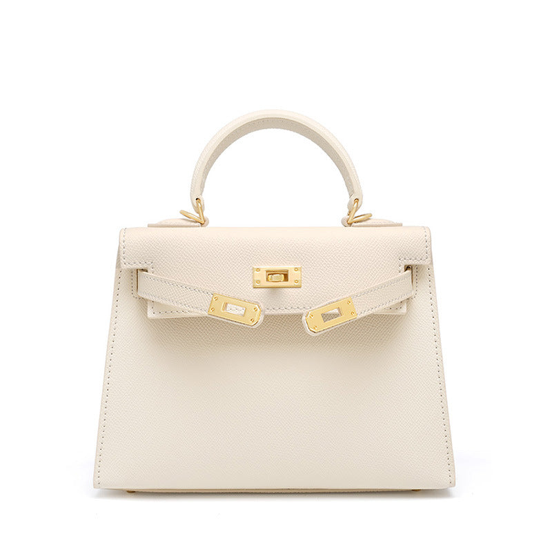 Bolsa Helena em couro legítimo, pequena, elegante e durável. Design clássico inspirado em Grace Kelly, perfeita para quem busca sofisticação atemporal.