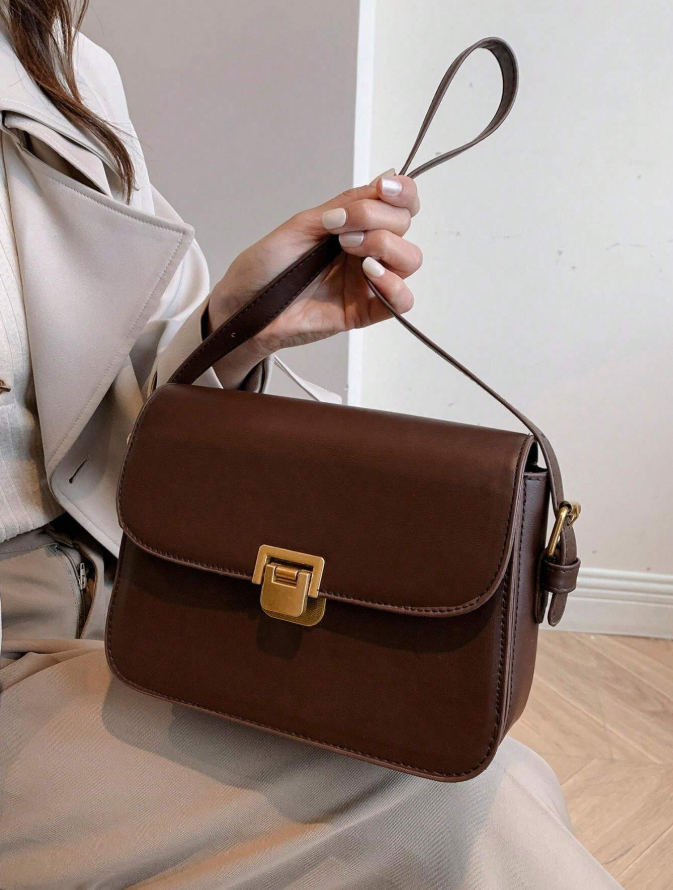 Bolsa Rebeca com textura em couro, compacta, elegante e versátil. Ideal para o dia a dia, com ótimo espaço interno para itens essenciais.