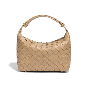 Bolsa Cleo com trama artesanal em material premium. Sofisticada, durável e elegante, com acabamento impecável e metais que destacam seu design exclusivo.