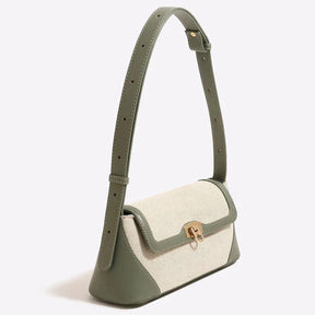 A Bolsa Isabele tem estilo baguete, elegante e funcional. Compacta por fora e espaçosa por dentro, é ideal para o verão e combina com looks casuais ou sofisticados.