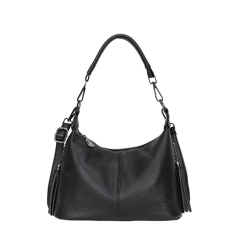 Bolsa Milena em couro legítimo, estilo baguete. Compacta, elegante e versátil, com zíper, forro em algodão e alça para usar no ombro ou na mão.