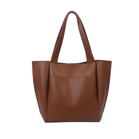 A Bolsa em Couro Marisa é a escolha perfeita para mulheres que procuram aliar estilo, praticidade e muito espaço. 