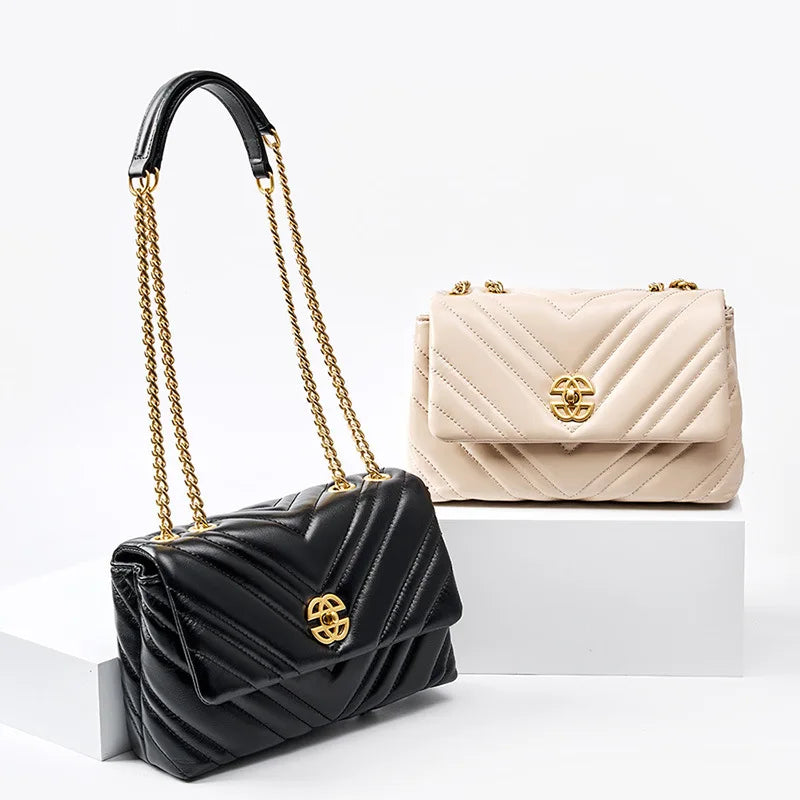 Bolsa Zoe em couro legítimo, média e elegante, com design matelassê. Versátil, espaçosa e segura, ideal para o dia a dia, viagens ou eventos especiais.