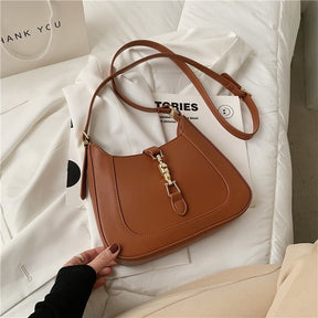 Bolsa Louise em material sintético com toque de couro, compacta e elegante. Espaçosa, prática e ideal para o dia a dia com estilo e sofisticação.