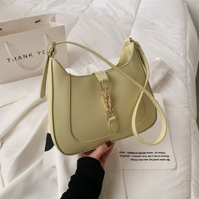 Bolsa Louise em material sintético com toque de couro, compacta e elegante. Espaçosa, prática e ideal para o dia a dia com estilo e sofisticação.