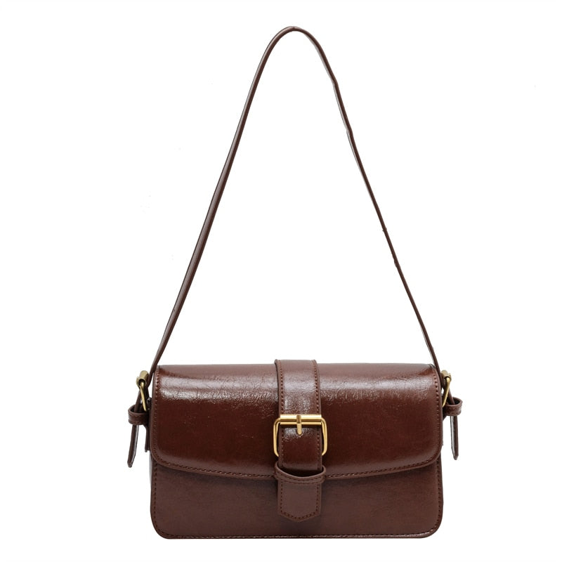 Bolsa Mary estilo baguete, feita em material sintético premium. Compacta, elegante e prática, com zíper, fivela decorativa e espaço para itens essenciais.