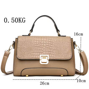 Bolsa Kelly média, elegante e funcional, com alças confortáveis e design clássico. Versátil e sofisticada, ideal para o dia a dia ou ocasiões especiais.