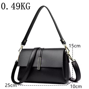Bolsa Lara média, sofisticada e versátil, com design moderno e atemporal. Espaçosa, confortável e elegante, ideal para o dia a dia ou eventos especiais.