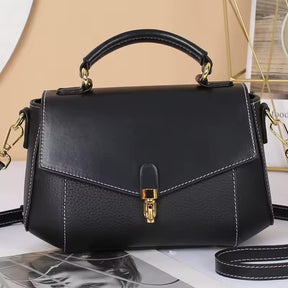 Bolsa Nívea com design clássico, elegante e funcional. Feita com material de alta qualidade, tem acabamento refinado, zíper robusto e detalhes sofisticados.