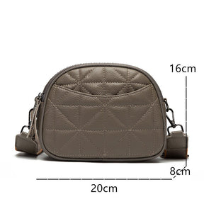 Bolsa Rayza em couro legítimo, compacta, elegante e funcional. Ideal para o dia a dia, com espaço interno bem distribuído para itens essenciais.