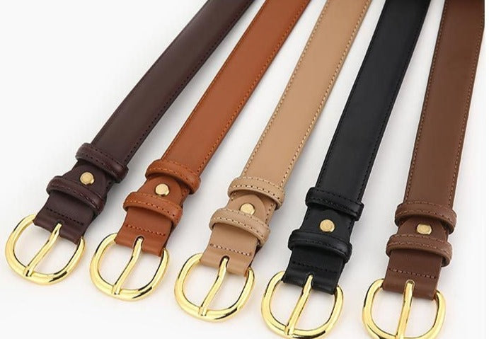 Se você está procurando um acessório elegante e durável, o nosso Cinto Duda é a escolha perfeita! Feito com couro de alta qualidade, ele traz sofisticação e versatilidade para qualquer look.

Com acabamento liso e uma fivela de metal resistente, este cinto é ideal para diversas ocasiões, seja para um visual casual ou para um traje mais formal. O Cinto Duda é o complemento perfeito para o seu guarda-roupa.