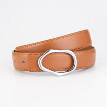 Cinto Eloá em couro legítimo com fivela metálica assimétrica. Sofisticado, durável e versátil, ideal para looks casuais ou formais com toque moderno.