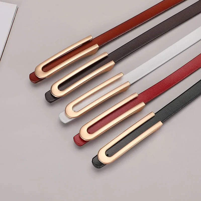 Cinto Isabele em couro legítimo, 1 cm de largura. Design minimalista e elegante, ideal para marcar a cintura com sofisticação e toque moderno no visual.